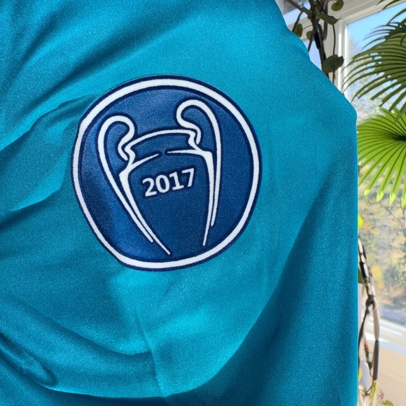 Inspired Real Madrid 2017-2018 - Ronaldo CR7 #7 Final Jersey Retro Football - Picture 5 of 6